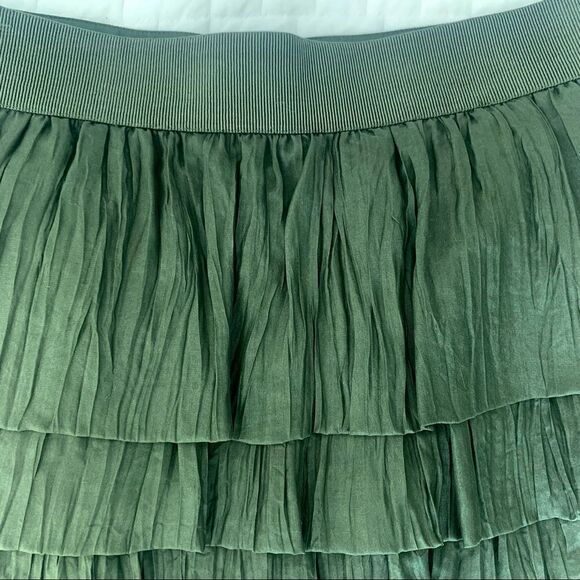 Crinkle Silk Tiered dark olive green skirt 2 / 4 - Picture 5 of 5